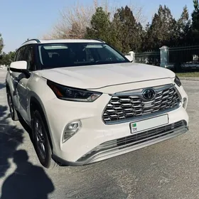 Toyota Highlander 2021