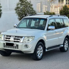 Mitsubishi Pajero 2013