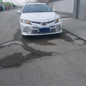 Toyota Camry 2018