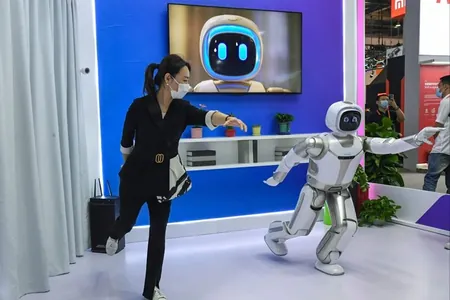 Наперегонки с роботами: В Пекине пройдёт первый в мире марафон людей и гуманоидов