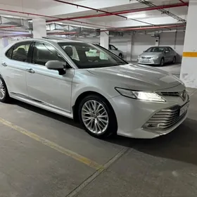 Toyota Camry 2020