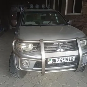 Mitsubishi L200 2010