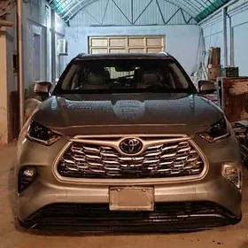 Toyota Highlander 2021