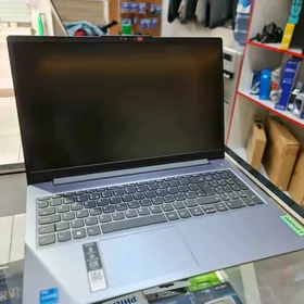 Lenovo i3(13gen)8RAM/256SSD