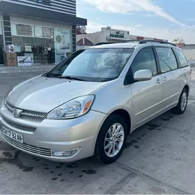 Toyota Sienna 2004