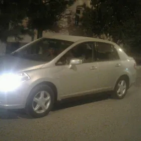 Nissan Tiida 2006