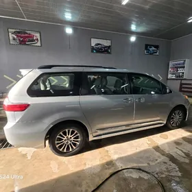 Toyota Sienna 2019