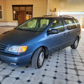 Toyota Sienna 2002