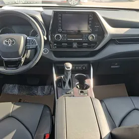 Toyota Highlander 2021