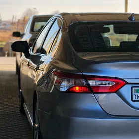 Toyota Camry 2019