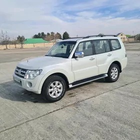 Mitsubishi Pajero 2014