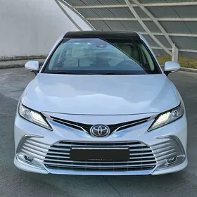 Toyota Camry 2021