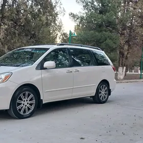 Toyota Sienna 2004