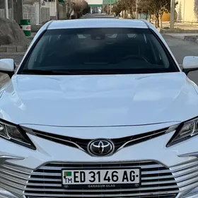 Toyota Camry 2021