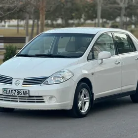 Nissan Tiida 2005