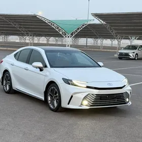 Toyota Camry 2025