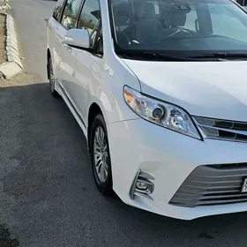 Toyota Sienna 2018