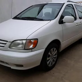 Toyota Sienna 2002