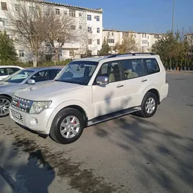 Mitsubishi Pajero 2014