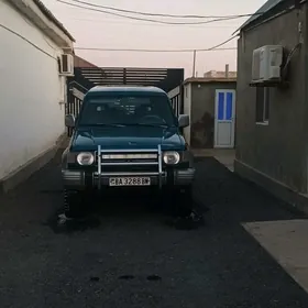 Mitsubishi Pajero 1995