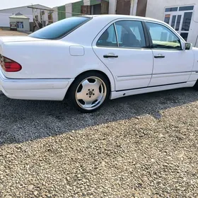 Mercedes-Benz E320 1998