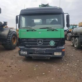 Mercedes-Benz ACTROS 3331 2002