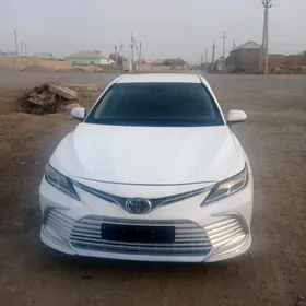 Toyota Camry 2021