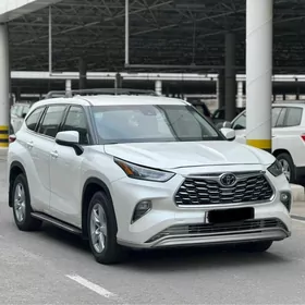 Toyota Highlander 2021