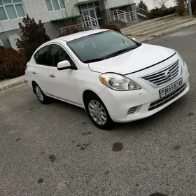 Nissan Versa 2011