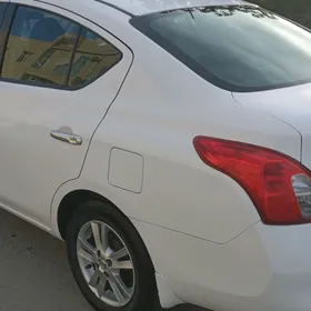 Nissan Versa 2012