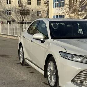 Toyota Camry 2019