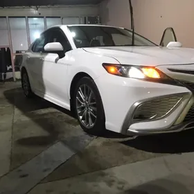 Toyota Camry 2021