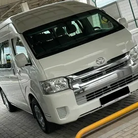 Toyota Hiace 2017