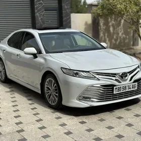 Toyota Camry 2018