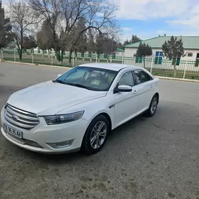 Ford Taurus 2017