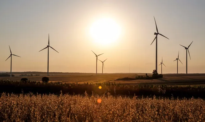 ÝB-de energiýa öndürmekde gün energiýasy ilkinji gezek kömürden geçdi