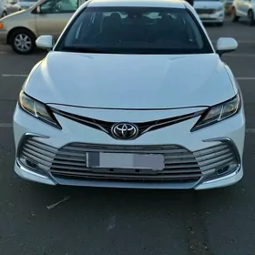 Toyota Camry 2021