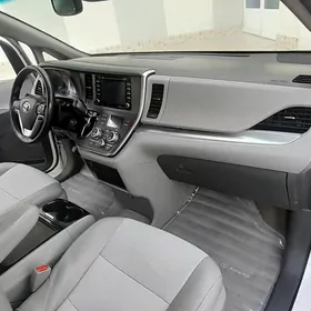 Toyota Sienna 2018