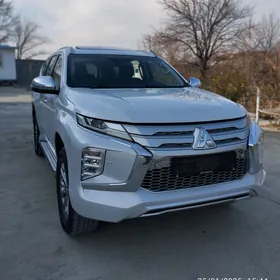 Mitsubishi Pajero 2020