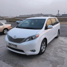 Toyota Sienna 2012