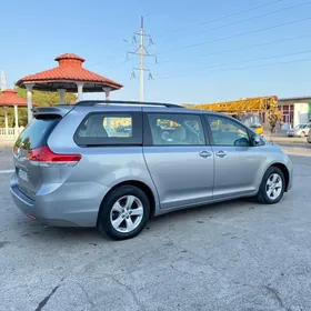 Toyota Sienna 2011