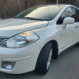 Nissan Versa 2011