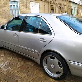 Mercedes-Benz E320 1996