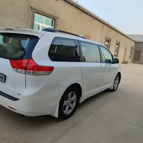 Toyota Sienna 2011