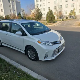 Toyota Sienna 2018