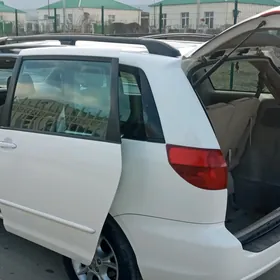 Toyota Sienna 2004