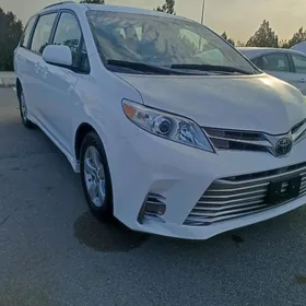 Toyota Sienna 2019