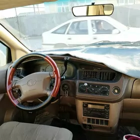 Toyota Sienna 2001