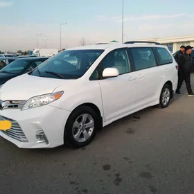 Toyota Sienna 2020