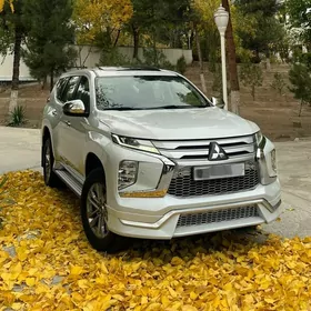 Mitsubishi Pajero 2020